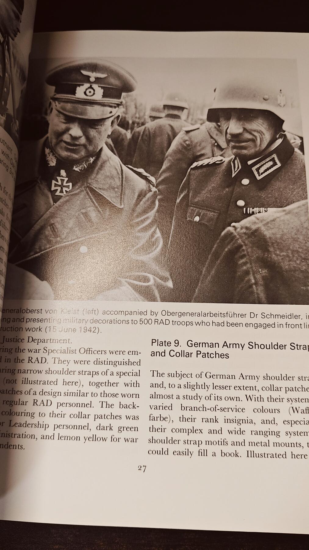 罗岚⭐爱藏⭐精品专拍-分享拍场赚佣金 《第三帝国的徽章与标识（1933 - 1945）》-该书聚焦第三帝国时期各类徽章、军衔标识等，是研究第三德国军事、政治文化符号，以及相关历史收藏领域的参考资料