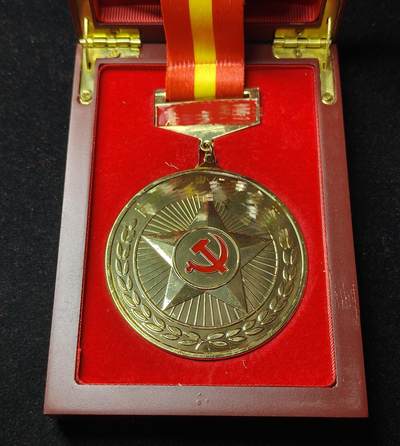 蜀地medal第10场精品专场拍卖 - 北越南七一奖章 超级大厚重