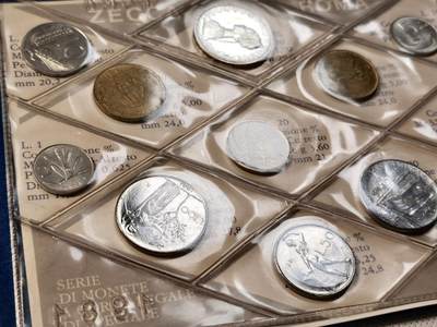 甄臻铺-世界币章拍卖（第28期），送拍享返佣金等优惠多多 1981年 意大利 卡装BU套币 共11枚 含500里拉帆船少女银币