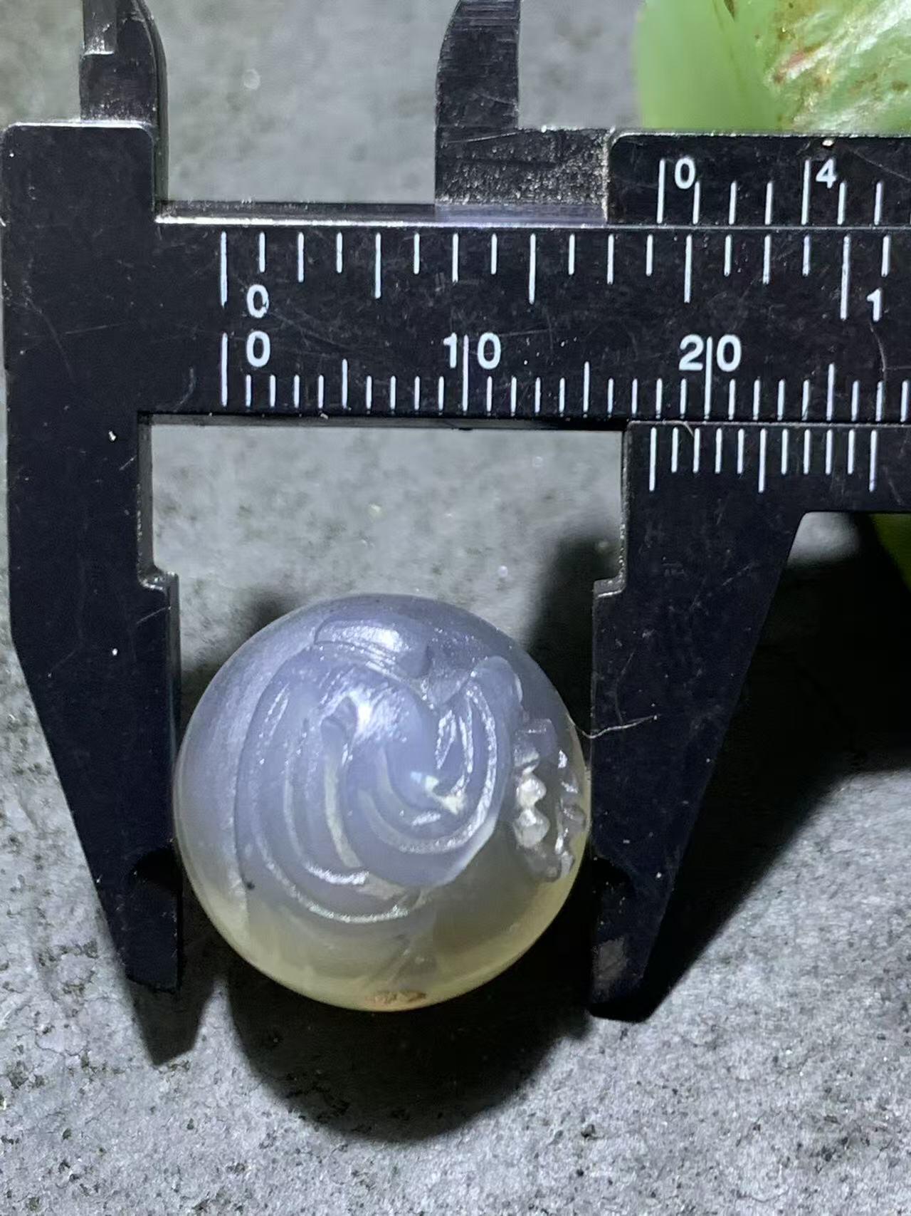 精品冰透高玉化药师玛瑙手工雕刻一心向佛珠子一颗，