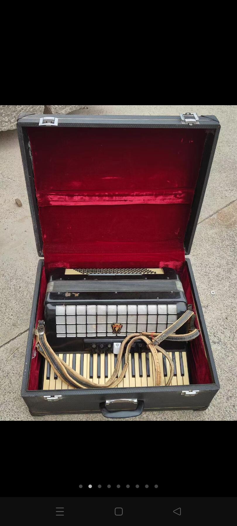 六七十年代鹦鹉牌120贝斯手风琴，四排簧，原盒包装，保存完好，品相一流，正常使用 六七十年代鹦鹉牌120贝斯手风琴，四排簧，原盒包装，保存完好，品相一流，正常使用