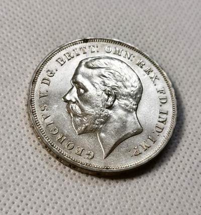 甄臻铺-世界币章拍卖（第28期），送拍享返佣金等优惠多多 英国1935年乔治五世1克朗木马剑斩龙银币，原光状态