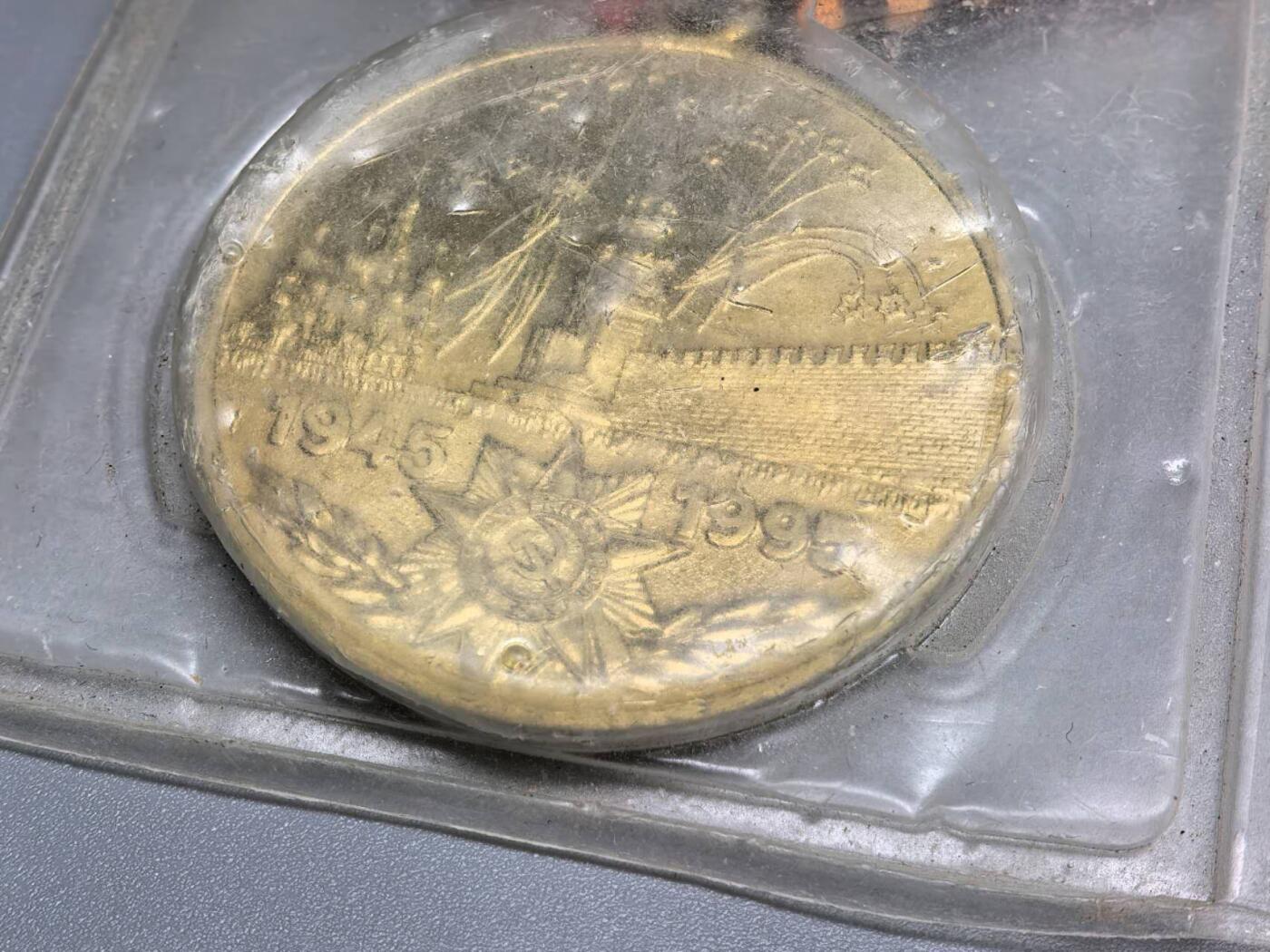 小驴勋章奖章收藏8月9日星期六晚18点拍卖（有偿代拍送拍规则在简介最后，店主微信码在最后一拍品，参拍须阅读规则后再参拍，关系到运费包装发货时效真假辨别等关键信息，送拍规则在介绍最后面）