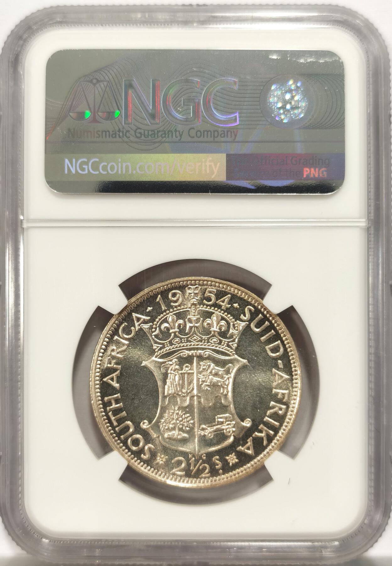 博洋堂世界钱币拍卖第134期（全场包邮） 英属南非1954年伊丽莎白二世2.5先令精制银币NGC-PF65，原汁原味老包浆，包浆醇厚，打制深峻，转光强烈细节优秀，状态一流。