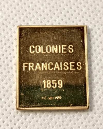 甄臻铺-世界币章拍卖（第28期），送拍享返佣金等优惠多多 法国殖民地1859年双头鹰邮票纪念银章，正面是双头鹰图案，背面是COLONIES FRANCAISES字样重6.5g，长23mm，宽19mm