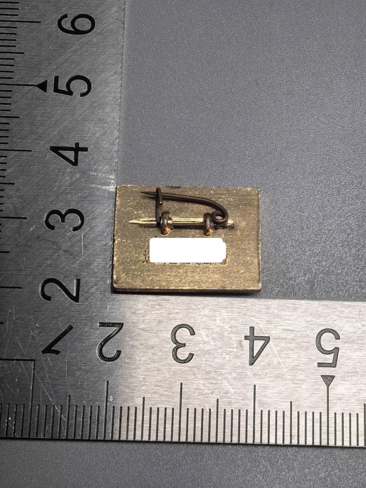 小驴勋章奖章收藏8月9日星期六晚18点拍卖（有偿代拍送拍规则在简介最后，店主微信码在最后一拍品，参拍须阅读规则后再参拍，关系到运费包装发货时效真假辨别等关键信息，送拍规则在介绍最后面）