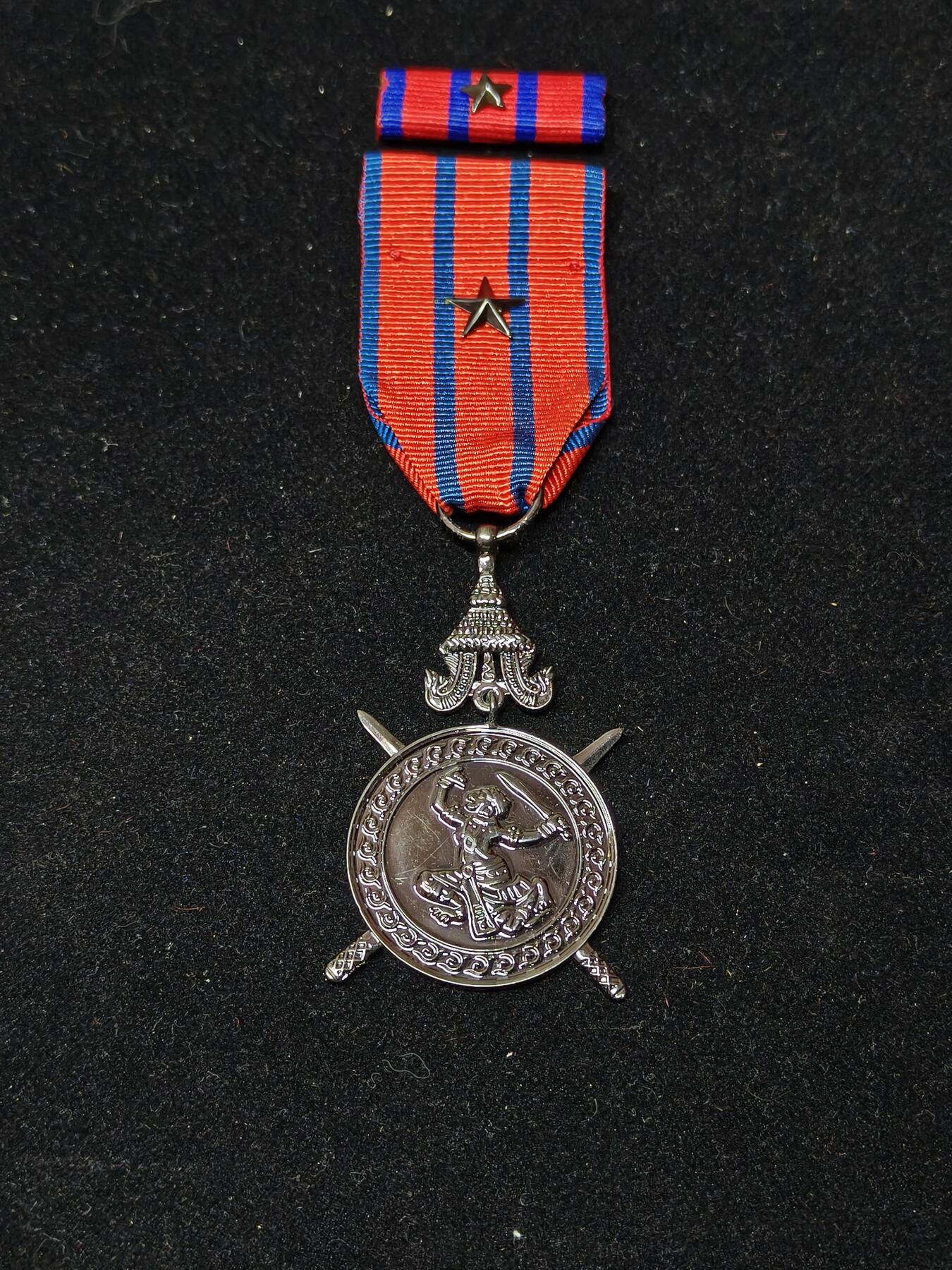 蜀地medal第10场精品专场拍卖 柬埔寨铜级国防奖章 带原盒 带战斗星勋饰