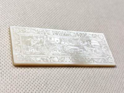 甄臻铺-世界币章拍卖（第28期），送拍享返佣金等优惠多多 清代螺钿筹码，1820年清代工匠手工制作出口至欧美贵族的贝母制品，雕刻精美，不可再生，此制作材料已不允许开采