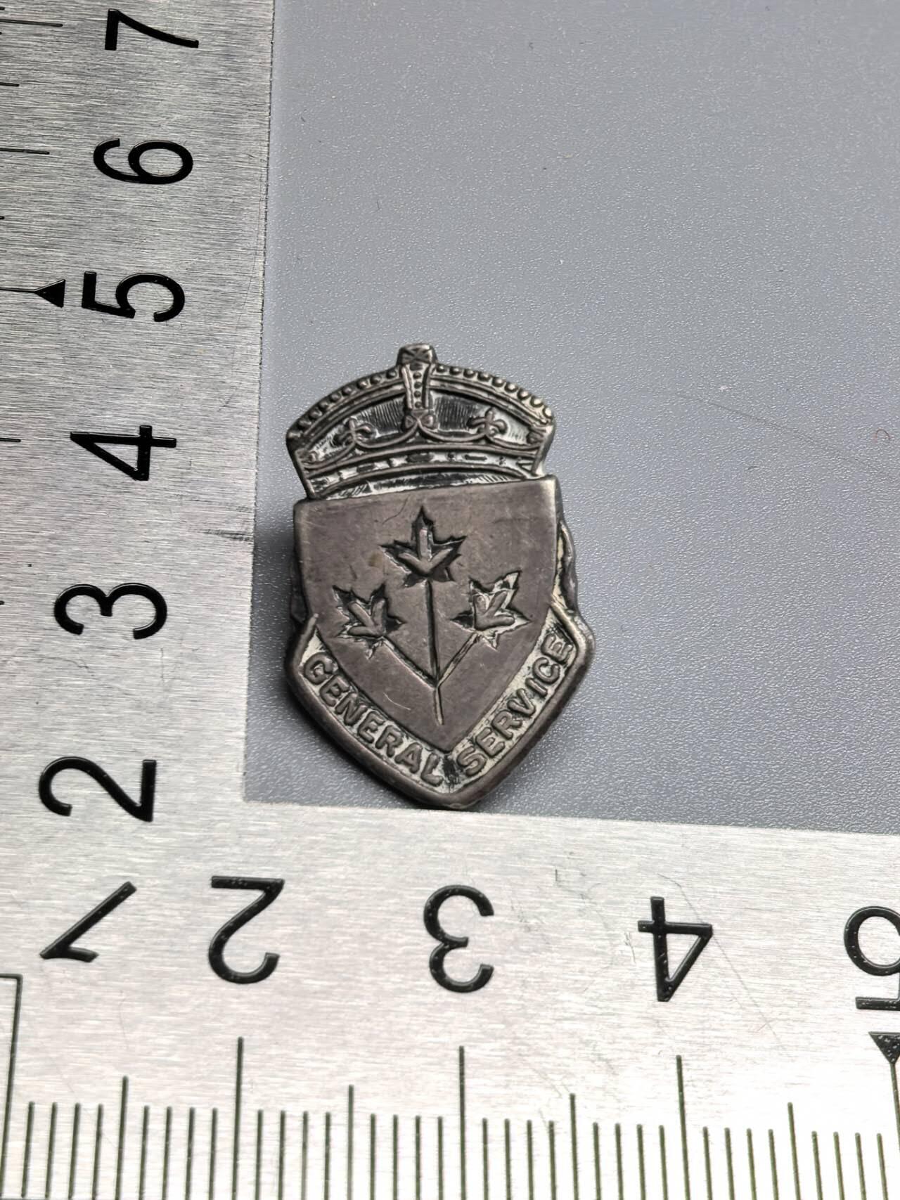 小驴勋章奖章收藏8月9日星期六晚18点拍卖（有偿代拍送拍规则在简介最后，店主微信码在最后一拍品，参拍须阅读规则后再参拍，关系到运费包装发货时效真假辨别等关键信息，送拍规则在介绍最后面）