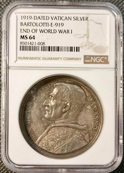 甄臻铺-世界币章拍卖（第28期），送拍享返佣金等优惠多多 NGC-MS64 1919年梵蒂冈本笃十五世纪念银章，Bartolotti手册编号E-919。正面是教皇本笃十五世侧面肖像，背面是耶稣施救一战伤员场景，刻工精美。直径44毫米，重约37克，品相完好，表面带银光，NGC唯一记录。
