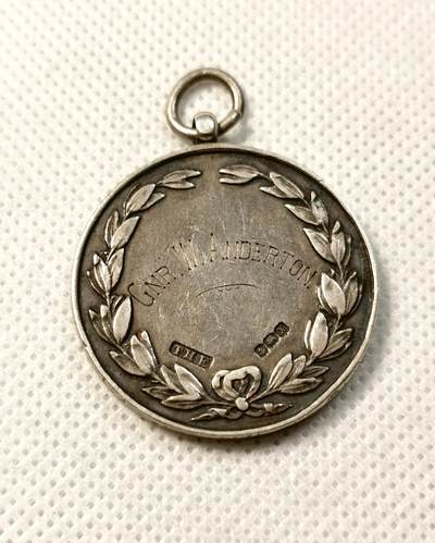 甄臻铺-世界币章拍卖（第28期），送拍享返佣金等优惠多多 1922年UBIQUE BATTERY JUNE纪念银章，英国皇家炮兵部队纪念章，重18.3g，直径32mm