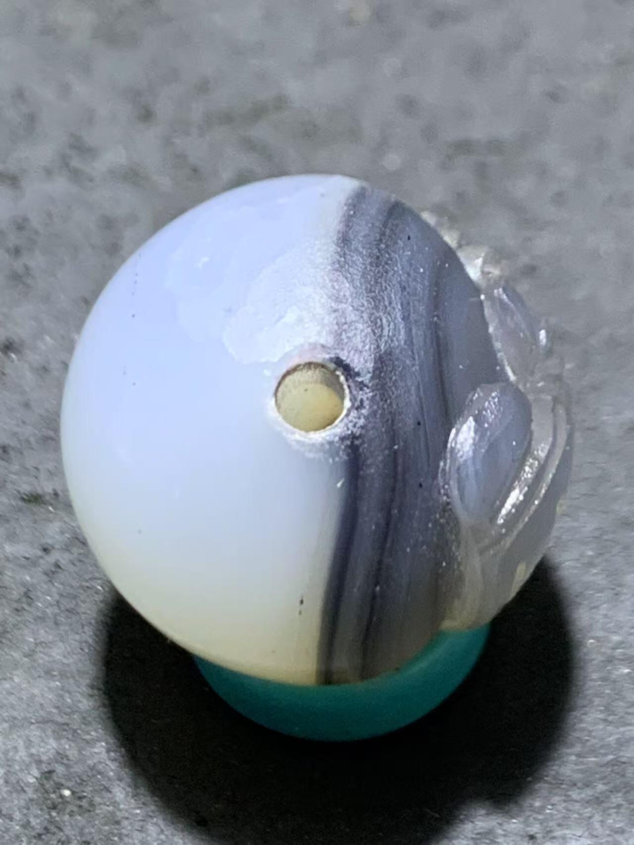 精品冰透高玉化药师玛瑙手工雕刻一心向佛珠子一颗，