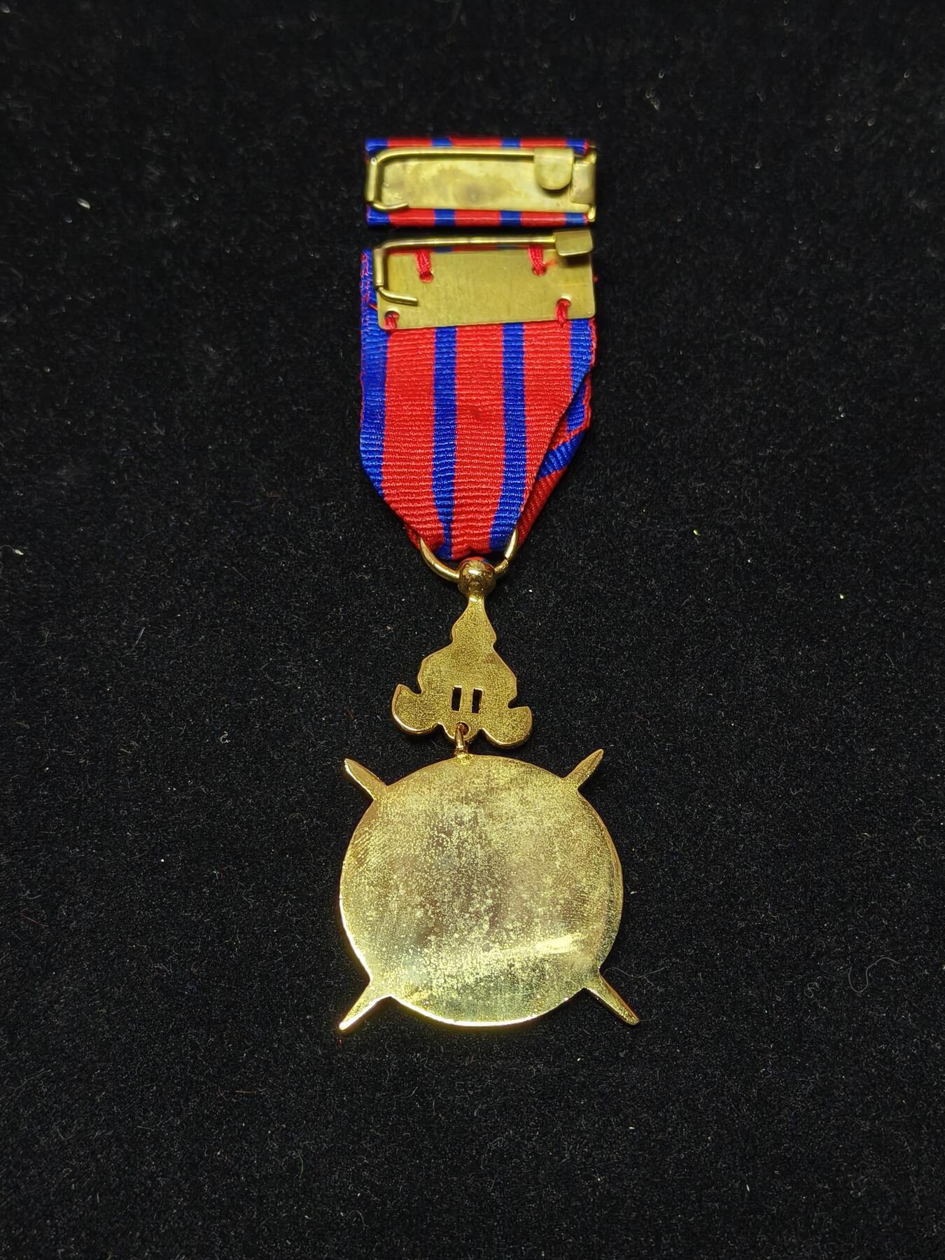 蜀地medal第10场精品专场拍卖 柬埔寨金级国防奖章 带原盒 带战斗星勋饰