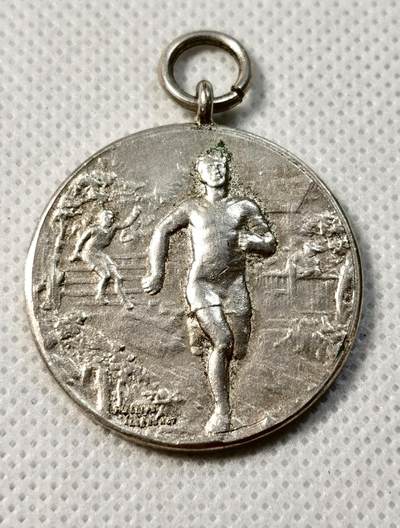 甄臻铺-世界币章拍卖（第28期），送拍享返佣金等优惠多多 英国皇家苏格兰黑卫士团射击冠军银奖章，正面罗马柱纹章，背面运动员场景，重15.5g，直径32mm。