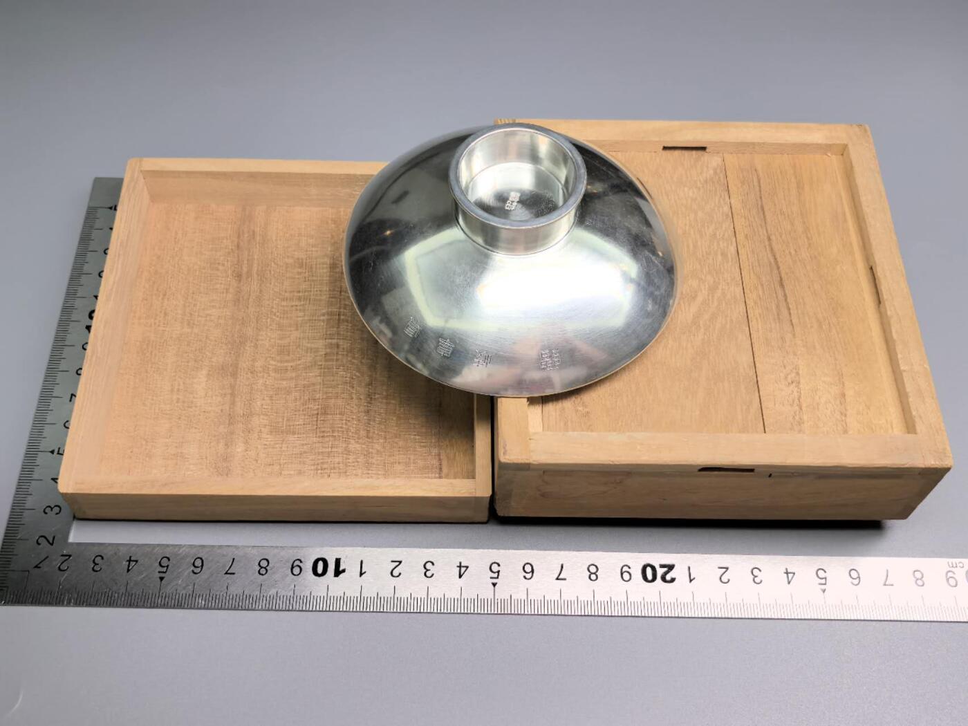 小驴勋章奖章收藏8月9日星期六晚18点拍卖（有偿代拍送拍规则在简介最后，店主微信码在最后一拍品，参拍须阅读规则后再参拍，关系到运费包装发货时效真假辨别等关键信息，送拍规则在介绍最后面）