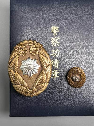小驴勋章奖章收藏8月9日星期六晚18点拍卖（有偿代拍送拍规则在简介最后，店主微信码在最后一拍品，参拍须阅读规则后再参拍，关系到运费包装发货时效真假辨别等关键信息，送拍规则在介绍最后面） - 日本警察功绩章带盒带mini章