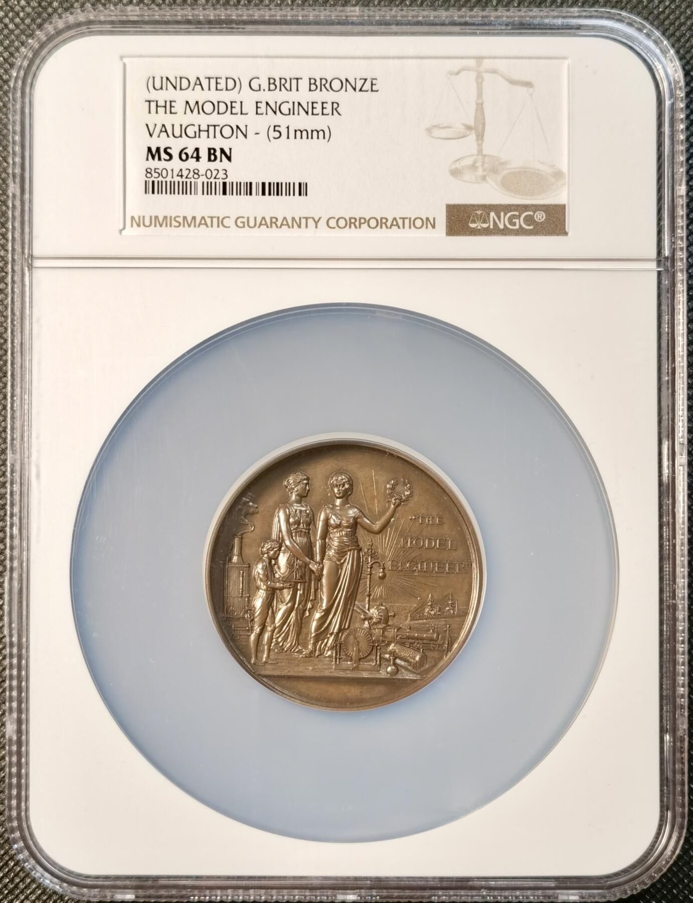 甄臻铺-世界币章拍卖（第28期），送拍享返佣金等优惠多多 NGC-MS64 BN 英国The Model Engineer模型工程师协会颁发的获奖铜章，直径51毫米。正面是两位女性雕像和工业机械图案，背面刻有