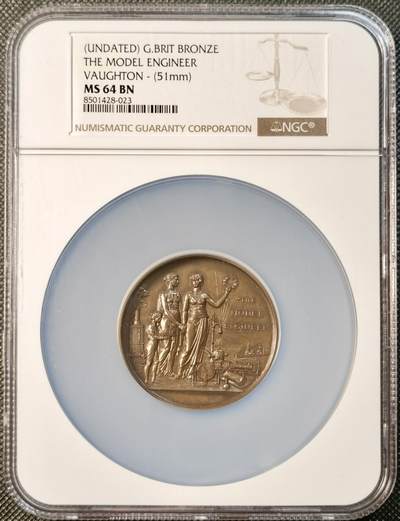 甄臻铺-世界币章拍卖（第28期），送拍享返佣金等优惠多多 - NGC-MS64 BN 英国The Model Engineer模型工程师协会颁发的获奖铜章，直径51毫米。正面是两位女性雕像和工业机械图案，背面刻有"AWARDED TO E.F.SHARPE"字样，环绕橄榄枝花环装饰。品相完好。
这枚奖章由英国著名铜章大师VAUGHTON制作，是当时工程学领域的重要荣誉。正面的工业主题和人物形象设计精美，背面清晰刻有获奖者姓名
