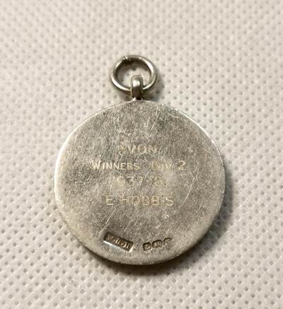 甄臻铺-世界币章拍卖（第28期），送拍享返佣金等优惠多多 英国1937-8年Avon足球联赛冠军奖章，纯银珐琅彩，带走狮银标，重9.5g，直径26mm