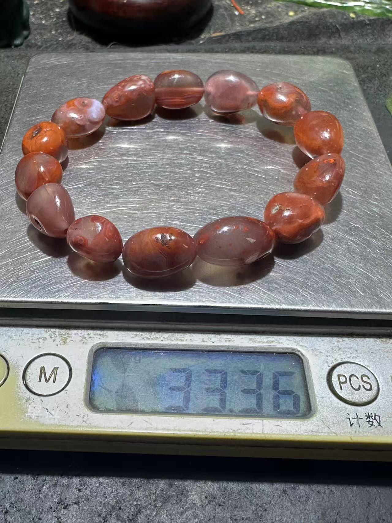 川料原皮冻料飘红火焰纹南红玛瑙随形单圈手串一条，