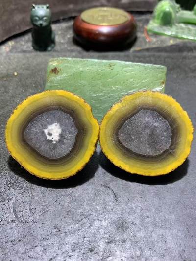 精美亚光原皮鸡油黄拉丝冰飘心战国红玛瑙对切原石摆件一对， - 精美亚光原皮鸡油黄拉丝冰飘心战国红玛瑙对切原石摆件一对，