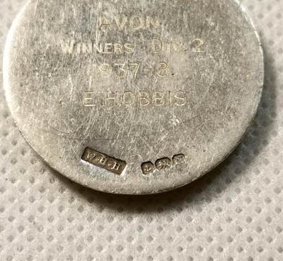 甄臻铺-世界币章拍卖（第28期），送拍享返佣金等优惠多多 英国1937-8年Avon足球联赛冠军奖章，纯银珐琅彩，带走狮银标，重9.5g，直径26mm