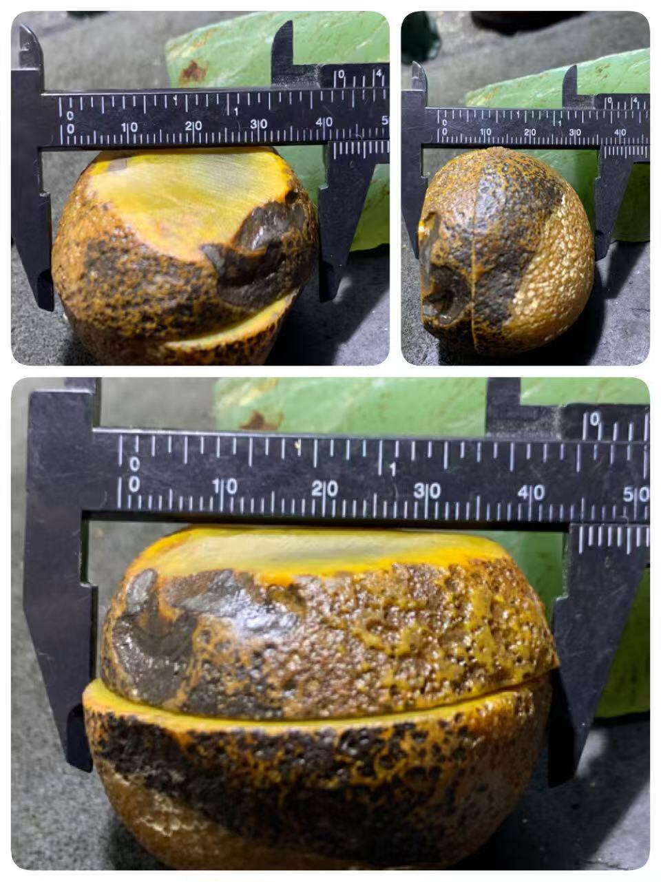精美亚光原皮鸡油黄拉丝冰飘心战国红玛瑙对切原石摆件一对，