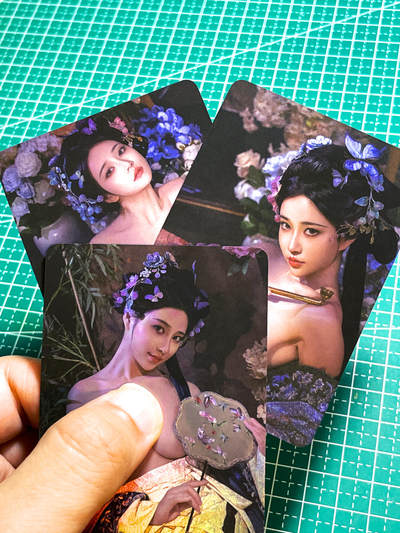 显眼宝26期 都有拍摄近景图可以细看 - 【仅拍一次 艺术】COS 系列 小套3张  折光彩闪  63*88