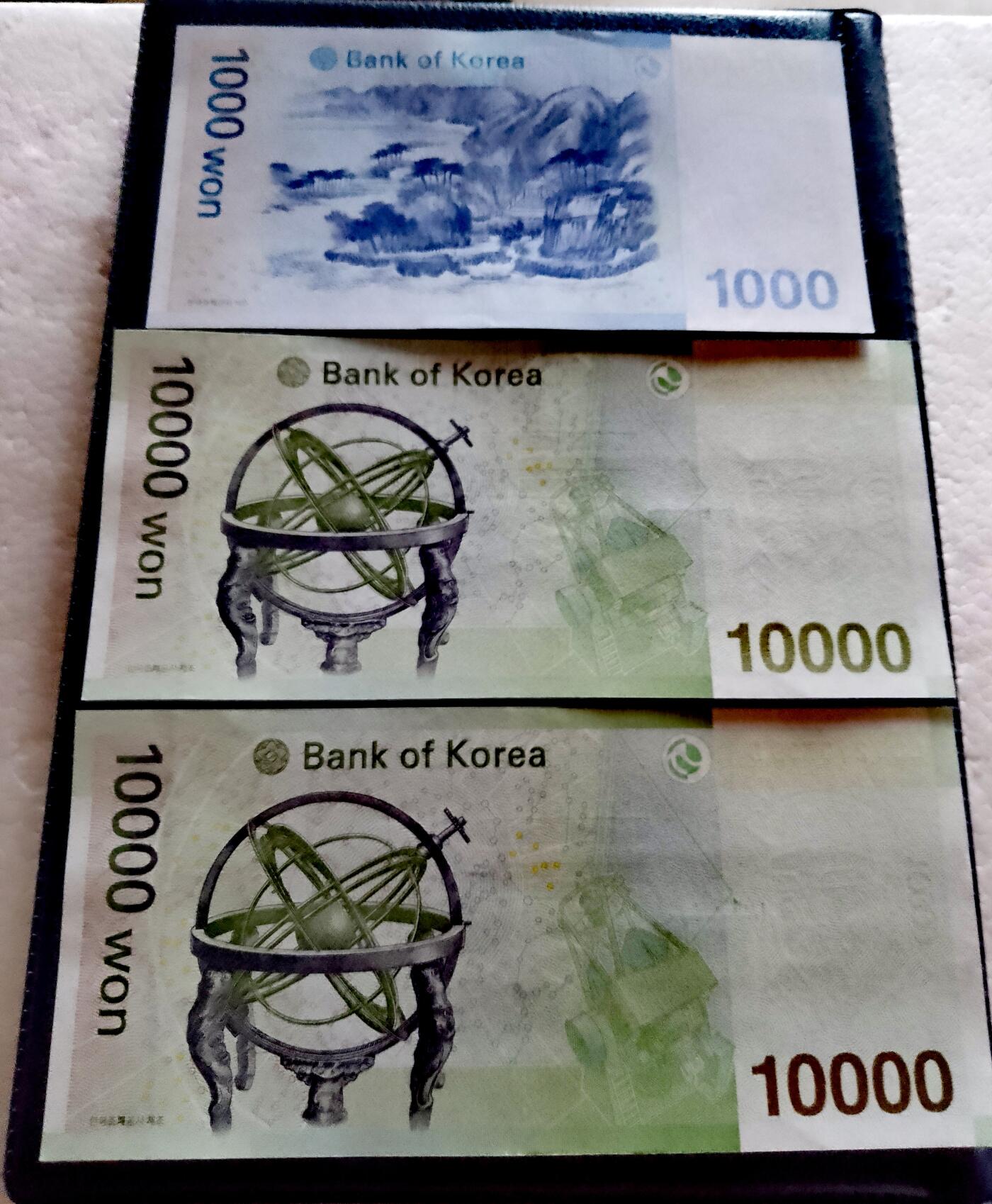 $宁静致远$ 2025年8月亚洲纸币拍卖 全新韩国2006、2007年1000、10000、10000Won靓品塑胶纸币3枚一组 