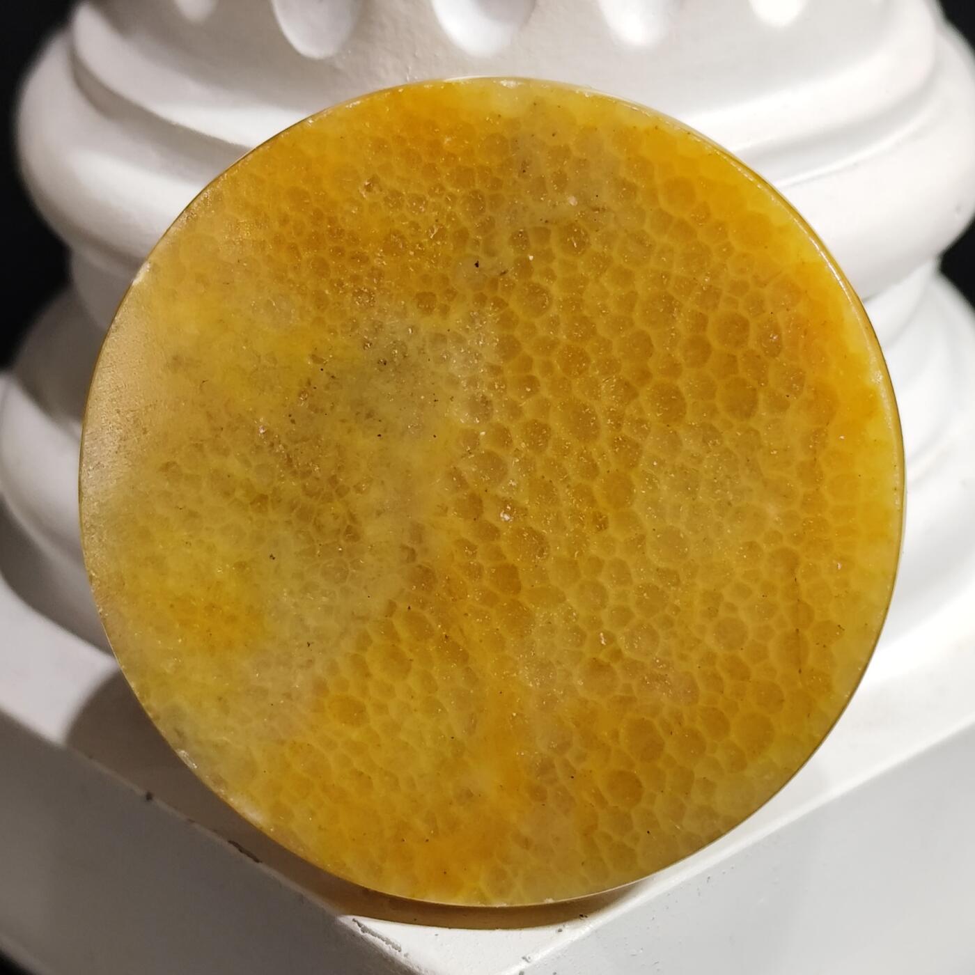 希腊罗马丝路打制币化石【中外钱币放漏】专场！陆小鱼的钱币仓，限时拍卖第073场 4.5亿年前全玉化珊瑚化石原料 天然黄料 生肖龙化石雕刻圆牌33.7g