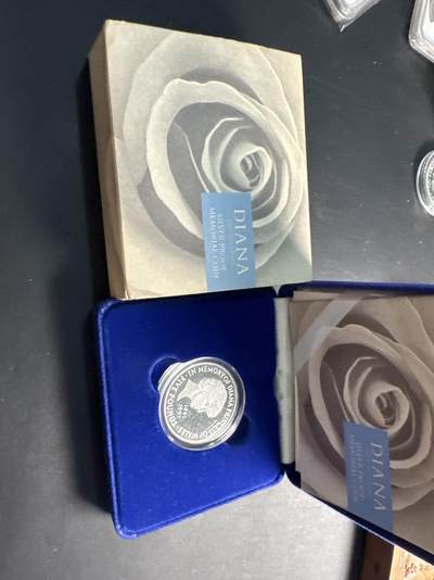 ❤️【币观天下】❤️ 第320期钱币拍卖- 2025.8.8周五晚上6点半场-长期征集拍品 - 原厂盒证获奖币英国1999年戴安娜王妃逝世2周年精制纪念银币925银28.28克直径38.61毫米