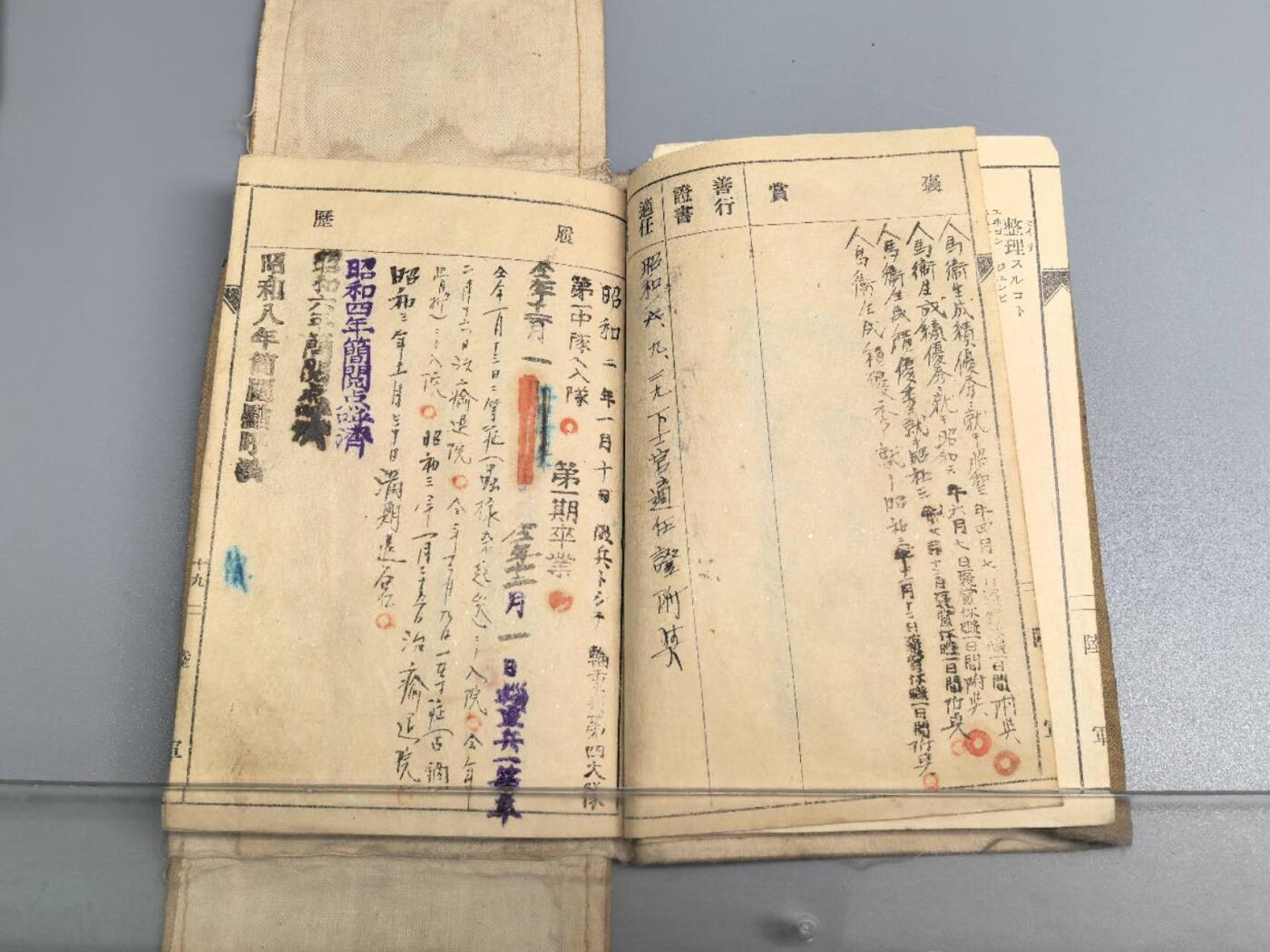 小驴勋章奖章收藏8月9日星期六晚18点拍卖（有偿代拍送拍规则在简介最后，店主微信码在最后一拍品，参拍须阅读规则后再参拍，关系到运费包装发货时效真假辨别等关键信息，送拍规则在介绍最后面） 日本军队手碟，内容都是汉字，能看出来这头鬼子去过我们国家哪些地方