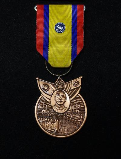 蜀地medal第10场精品专场拍卖 - 抗战胜利纪念章 台版补发