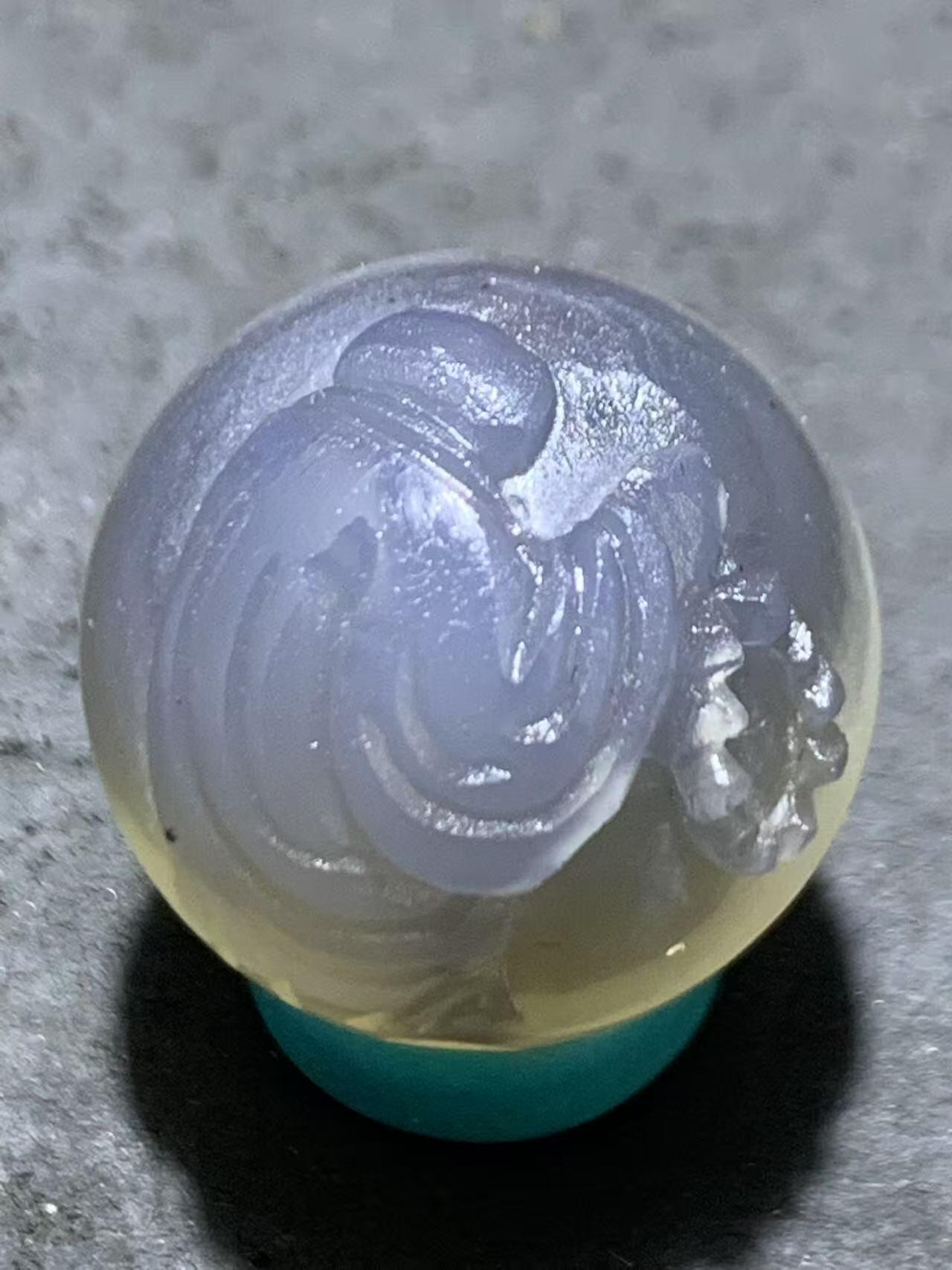精品冰透高玉化药师玛瑙手工雕刻一心向佛珠子一颗，