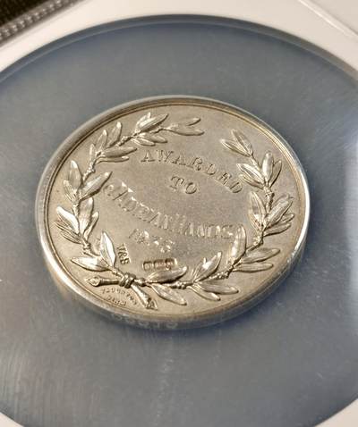 甄臻铺-世界币章拍卖（第28期），送拍享返佣金等优惠多多 NGC-UNCD 1936年英国模型工程协会颁发的获奖银章，直径51毫米，由大师沃顿斯制作。奖章上刻有“AWARDED TO ADRIAN HANDS 1936”字样