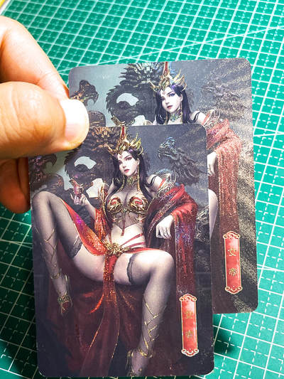 显眼宝26期 都有拍摄近景图可以细看 - 冰狗早期经典对卡超艺术系列  女帝 霸气凛然   一对 2张  稀有纱闪工艺  63*88