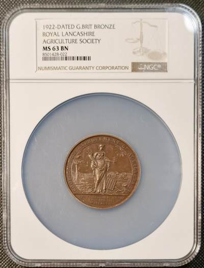 甄臻铺-世界币章拍卖（第28期），送拍享返佣金等优惠多多 - NGC-MS63BN 1922年英国兰开夏农业学会Royal Lancashire Agricultural Society铜章，正面刻有英国皇家徽章和狮子独角兽图案，背面是农业女神手持麦穗和太阳光芒，环绕着"AGRICULTURE SOCIETY"字样和风景浮雕
