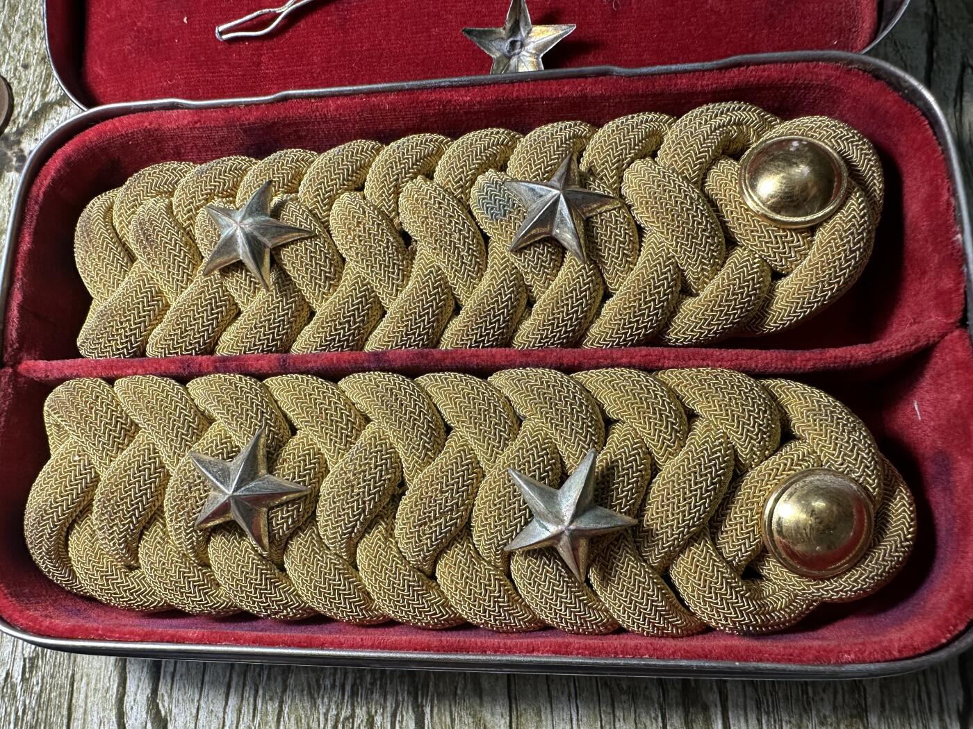 章，钱币 日本礼服肩章，很重，等级自行辨认.