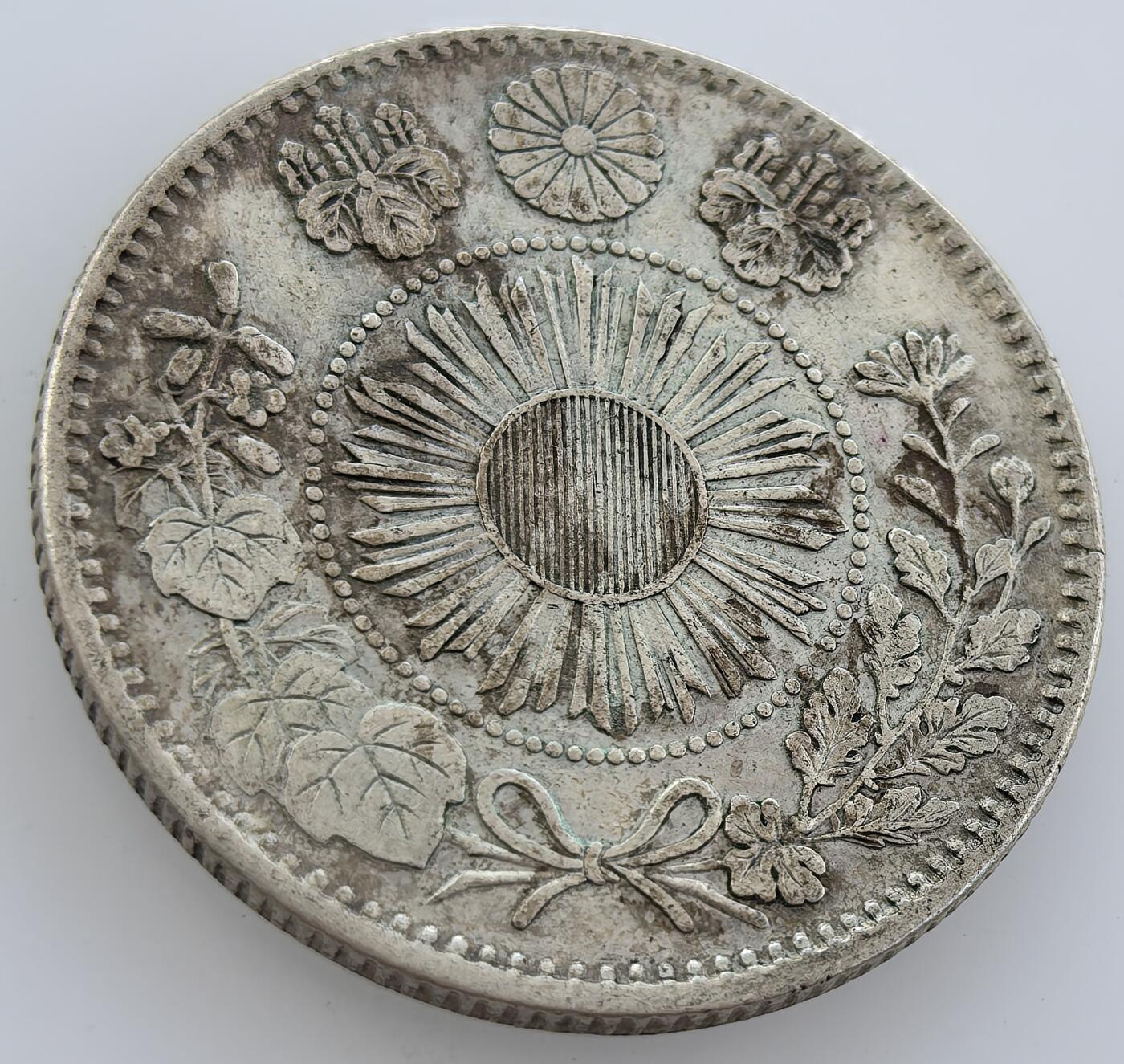 外国优质老铜币纪念币银币，周五晚上九点倒数截拍，满百包邮，可寄存半年，喜欢朋友微信扫描二维码可直接参拍