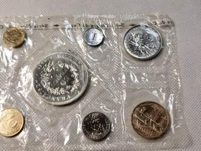 甄臻铺-世界币章拍卖（第28期），送拍享返佣金等优惠多多 1974年 法国 BU套币 共9枚 原厂封装无外纸 含50法郎大力神大银币 1974为50法郎大力神首年