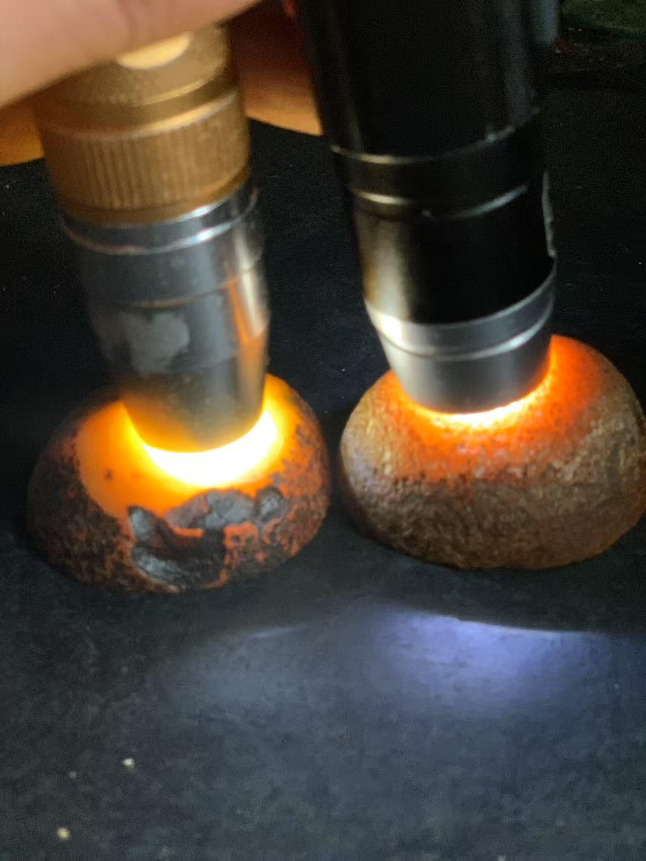 精美亚光原皮鸡油黄拉丝冰飘心战国红玛瑙对切原石摆件一对，