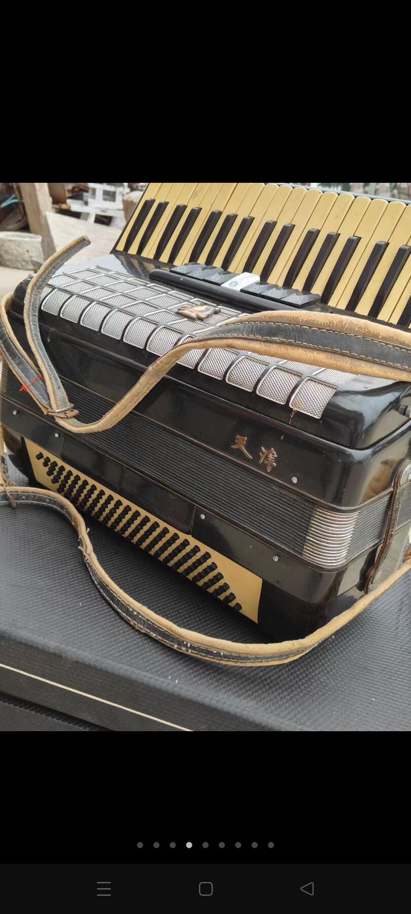 六七十年代鹦鹉牌120贝斯手风琴，四排簧，原盒包装，保存完好，品相一流，正常使用 六七十年代鹦鹉牌120贝斯手风琴，四排簧，原盒包装，保存完好，品相一流，正常使用