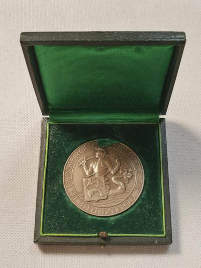 甄臻铺-世界币章拍卖（第28期），送拍享返佣金等优惠多多 1939年英国布里斯托尔港口委员会颁发的银质纪念章，直径50mm，重60.6g，丰饶角。正面是海神尼普顿手持三叉戟和盾牌，背面是布里斯托尔港口和船只，带原盒