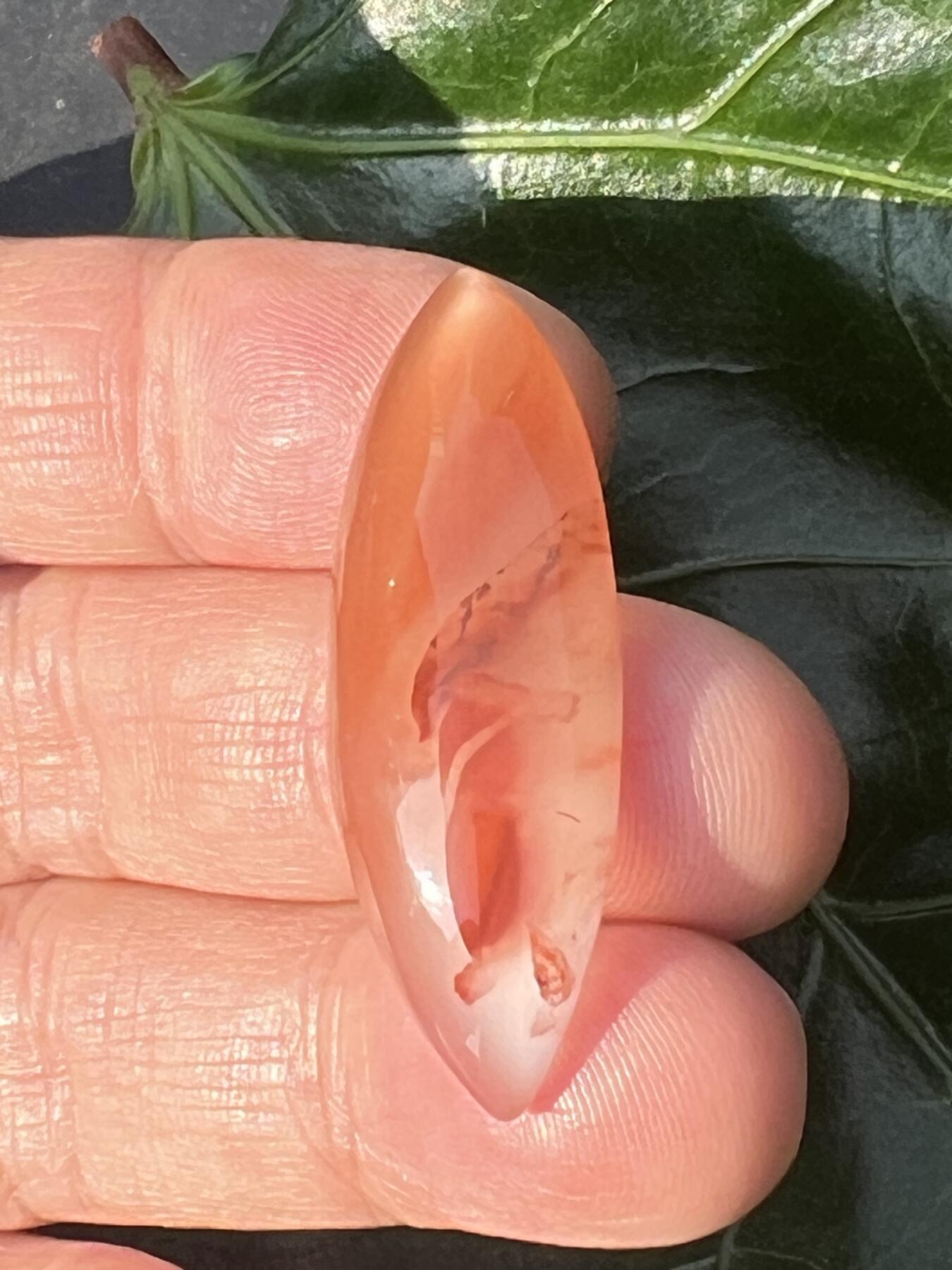 零元拍：南红玛瑙冰飘戒面，凉山联合冰飘料，颜色以实物为准，尺寸约：41/16/8MM，6.8克