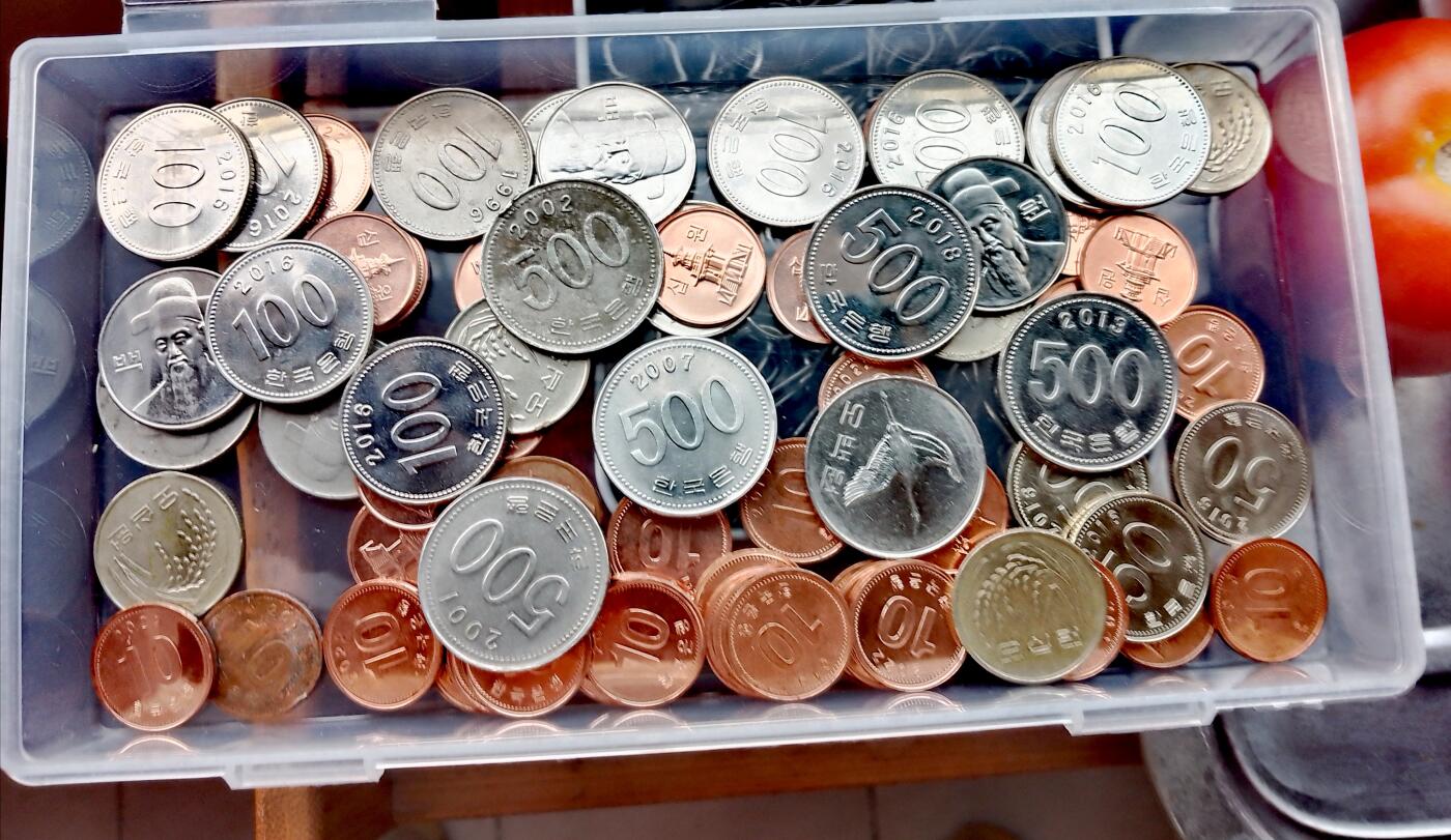 $宁静致远$ 2025年8月亚洲纸币拍卖 韩国各年份靓品硬币一堆约80枚