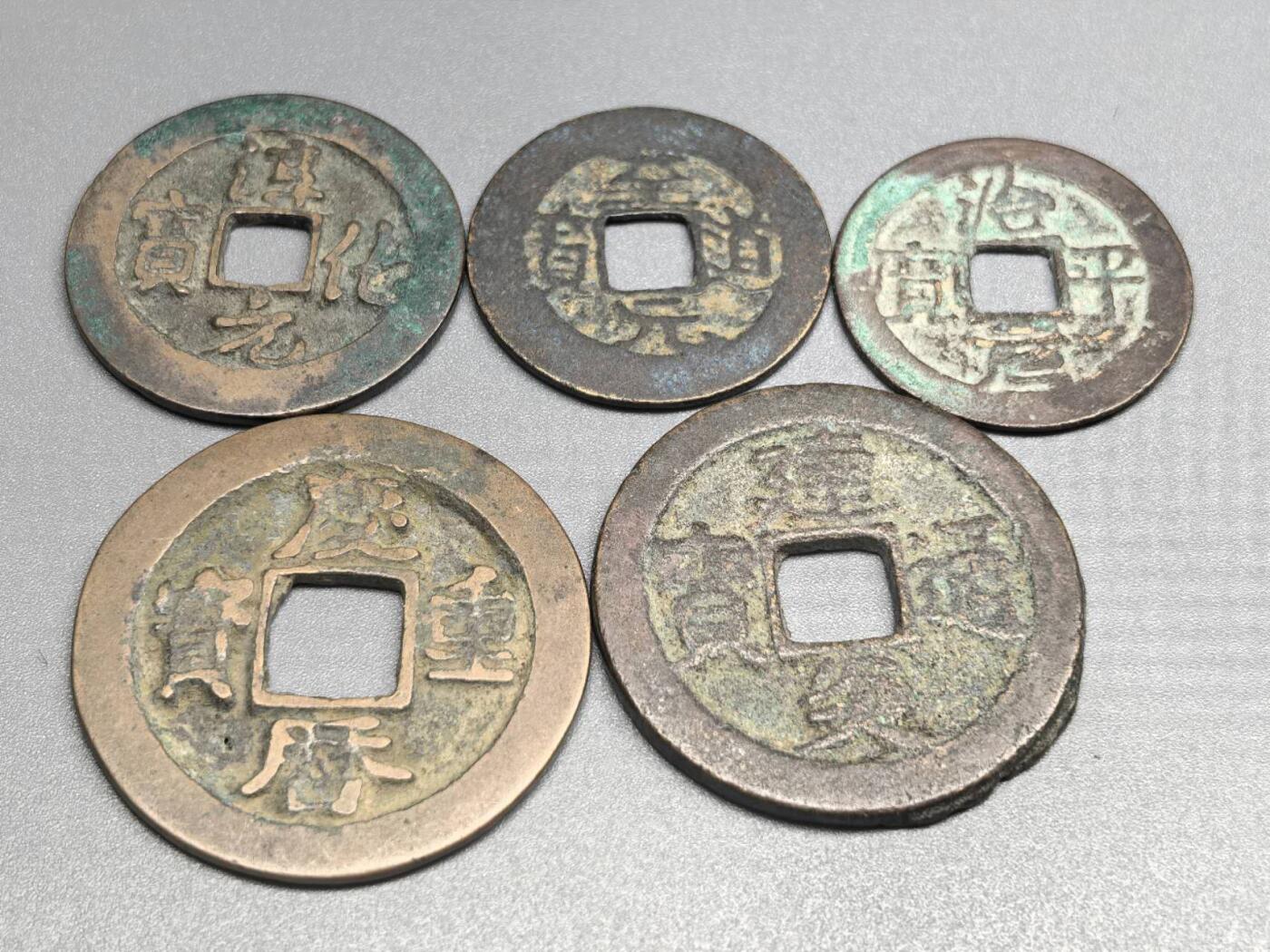 小驴勋章奖章收藏8月9日星期六晚18点拍卖（有偿代拍送拍规则在简介最后，店主微信码在最后一拍品，参拍须阅读规则后再参拍，关系到运费包装发货时效真假辨别等关键信息，送拍规则在介绍最后面）