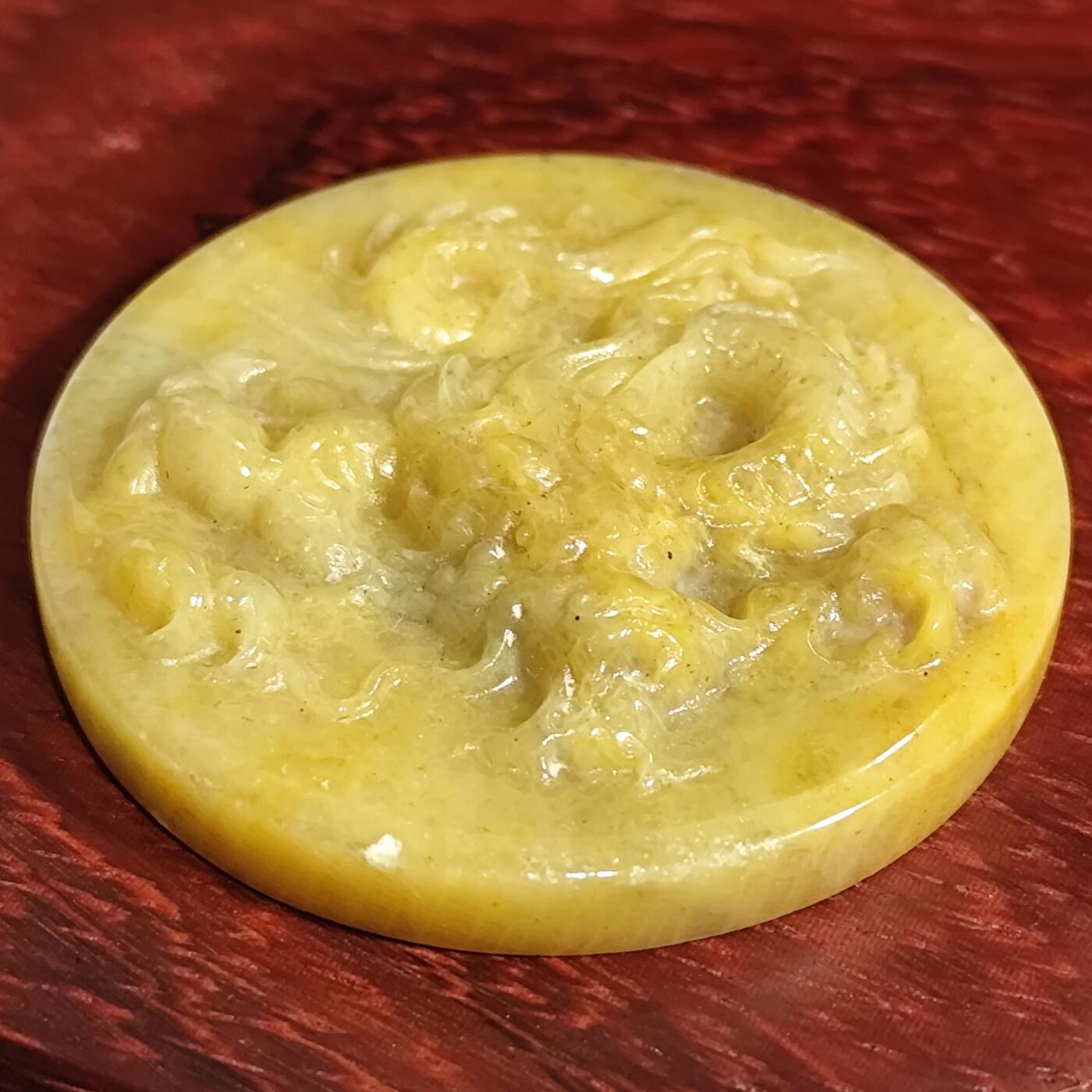 希腊罗马丝路打制币化石【中外钱币放漏】专场！陆小鱼的钱币仓，限时拍卖第073场 4.5亿年前全玉化珊瑚化石原料 天然黄料 生肖龙化石雕刻圆牌33.7g