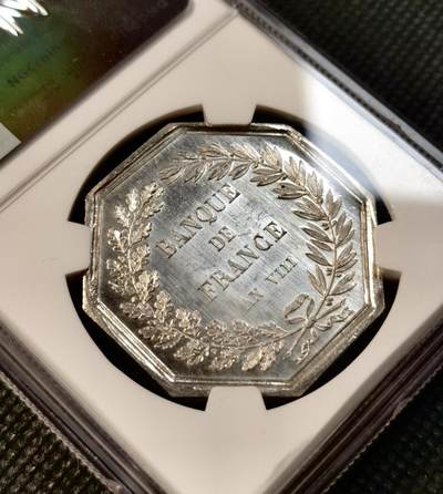 甄臻铺-世界币章拍卖（第28期），送拍享返佣金等优惠多多 NGC-MS63 法国法兰西银行八角银章。正面刻有