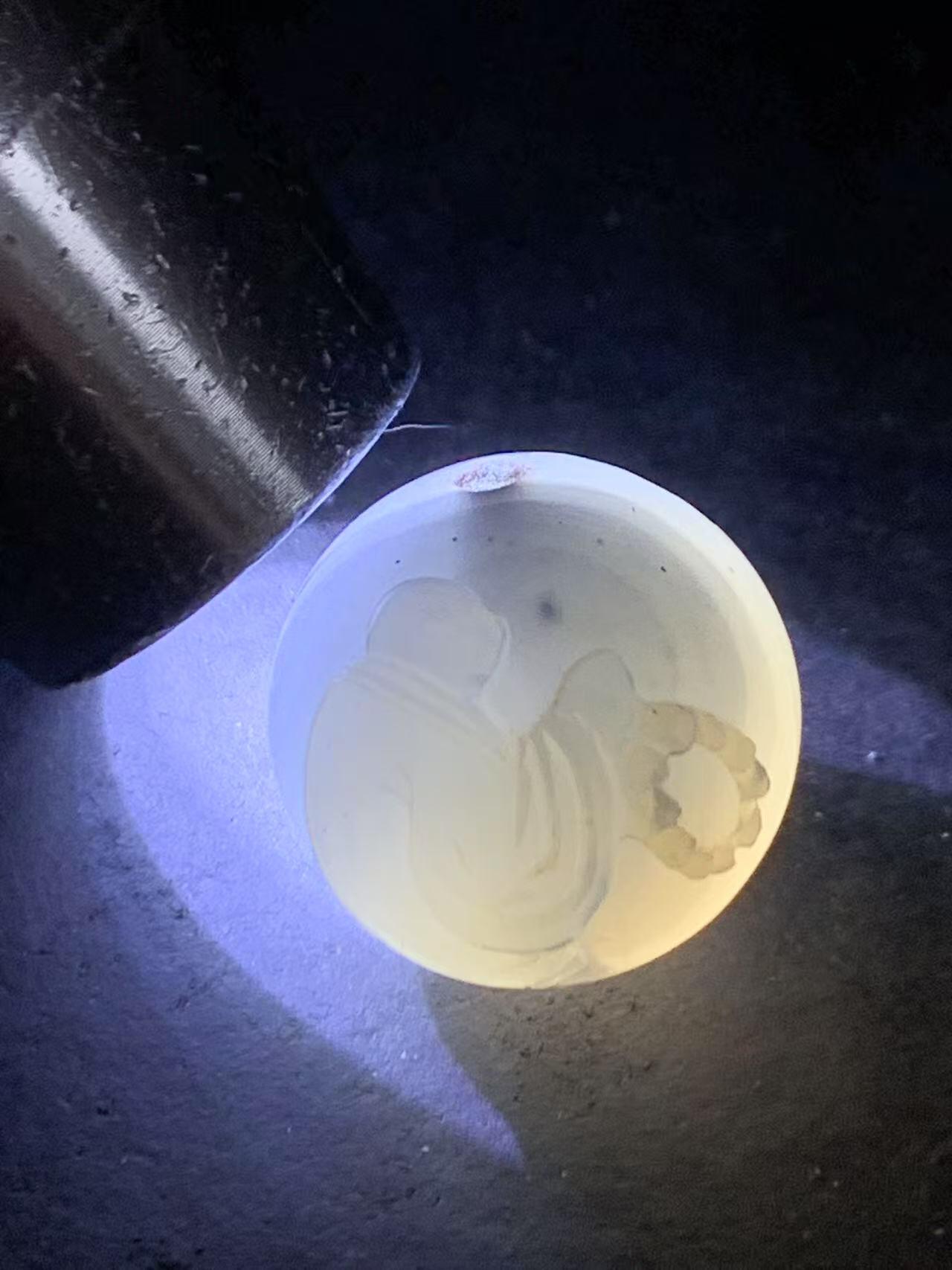 精品冰透高玉化药师玛瑙手工雕刻一心向佛珠子一颗，