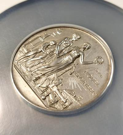 甄臻铺-世界币章拍卖（第28期），送拍享返佣金等优惠多多 NGC-UNCD 1936年英国模型工程协会颁发的获奖银章，直径51毫米，由大师沃顿斯制作。奖章上刻有“AWARDED TO ADRIAN HANDS 1936”字样